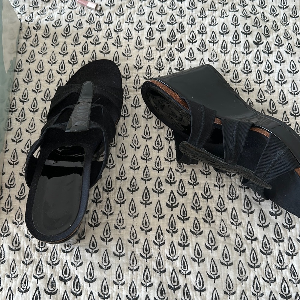 Donald Pliner platform summer shoes barely worn.